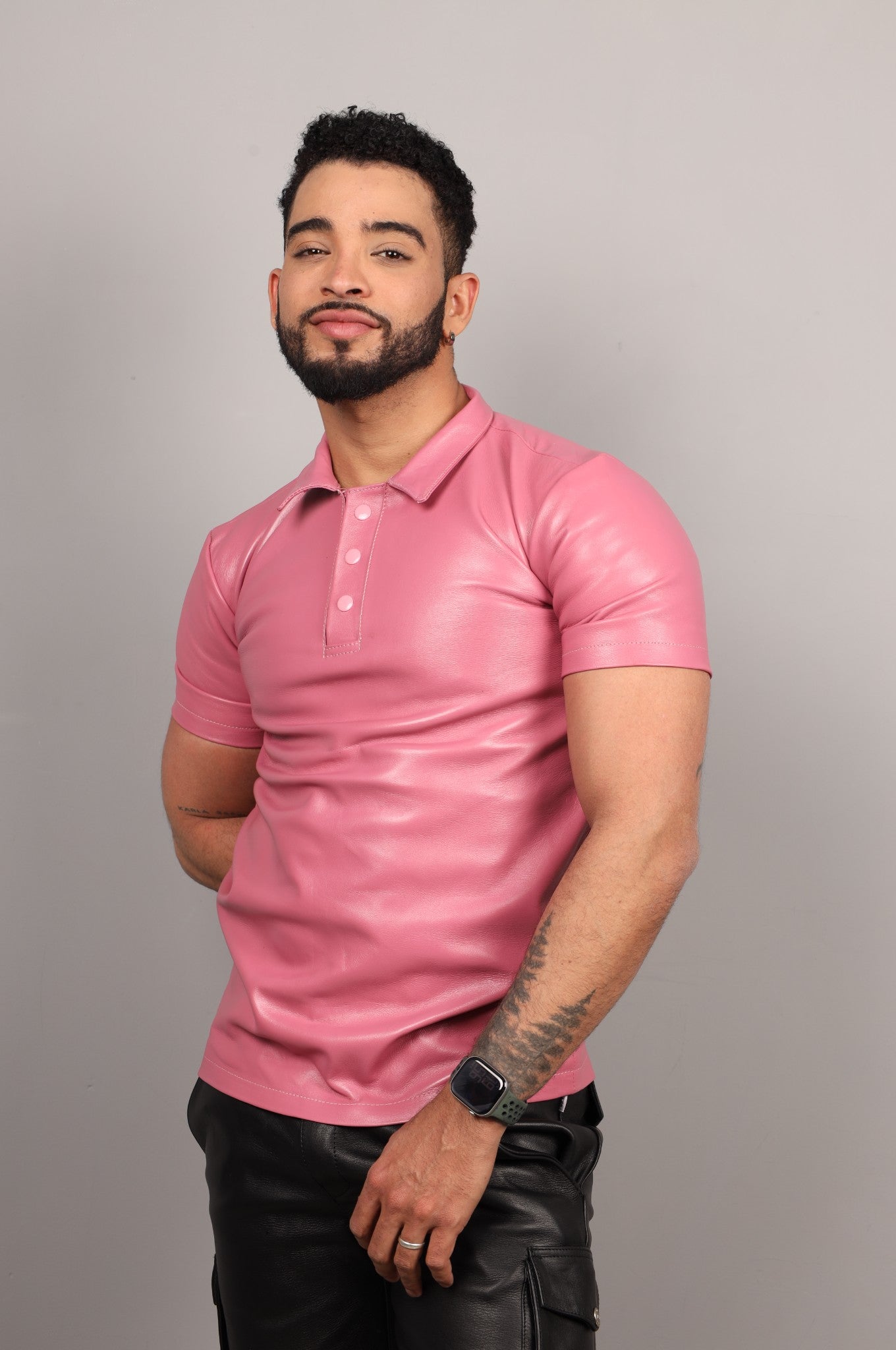 Hellrosa Leder-Polohemd