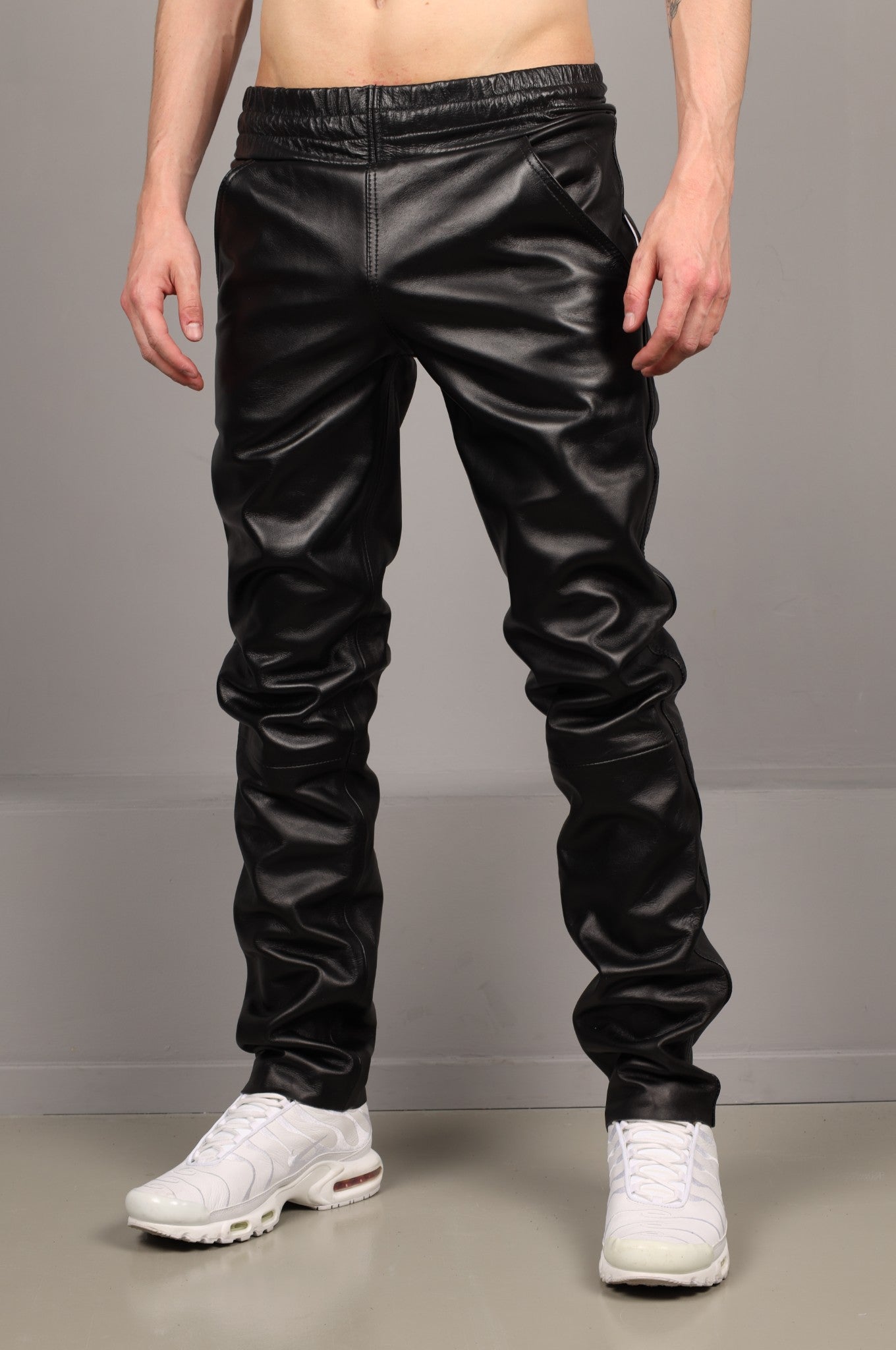 Schwarze Slim Fit Leder-Trainingshose