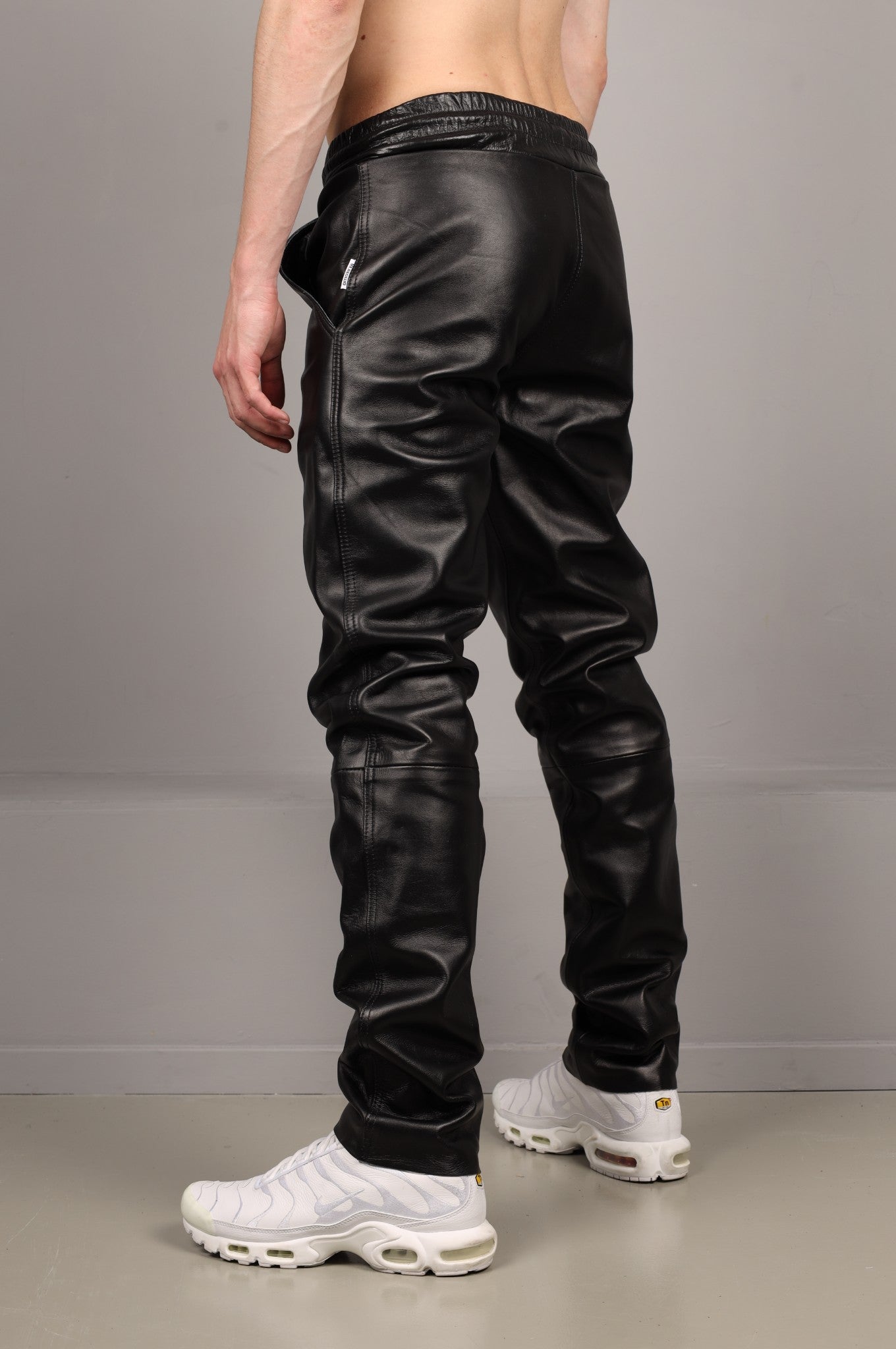 Schwarze Slim Fit Leder-Trainingshose