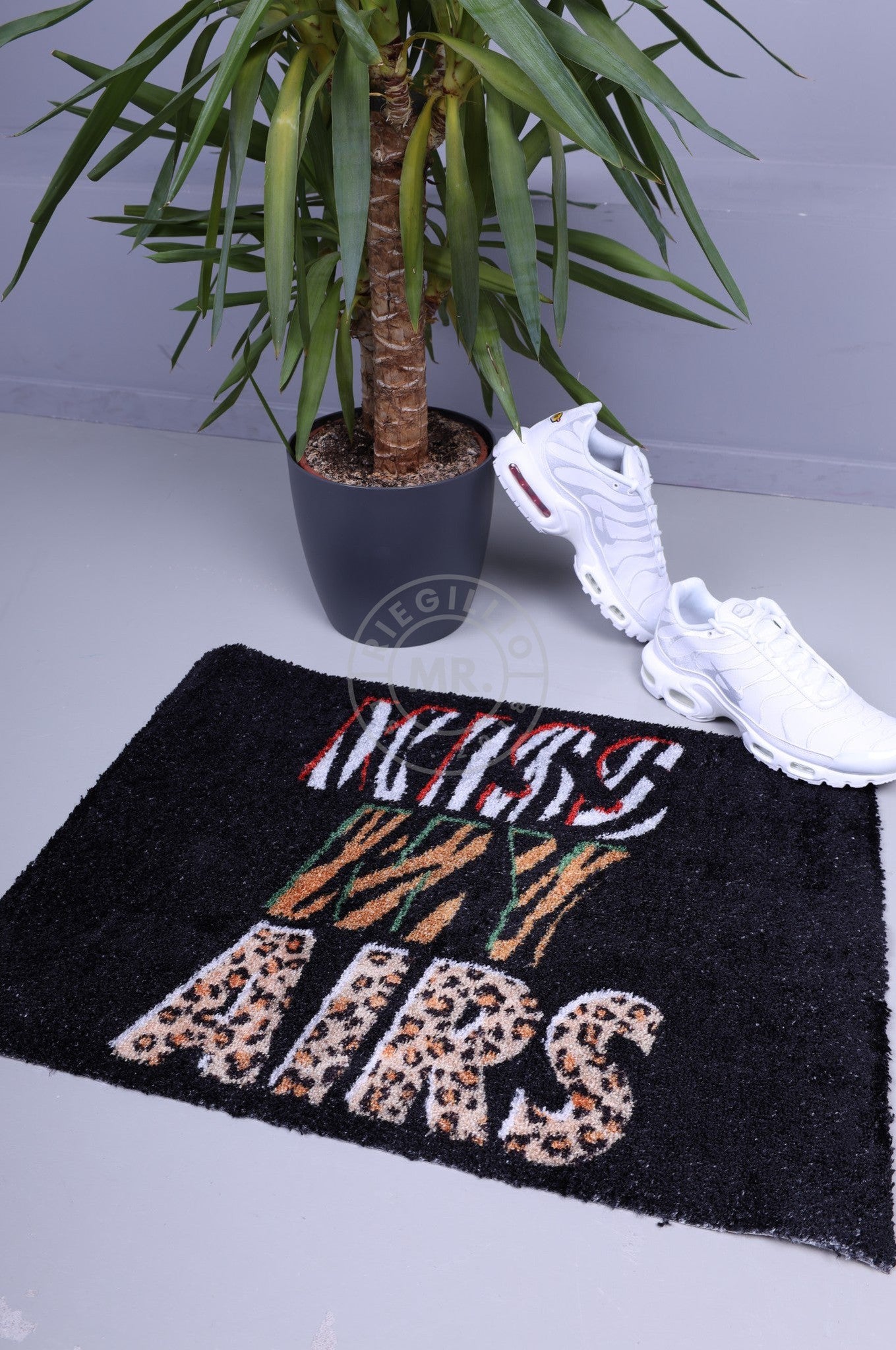 Doormat - KISS MY AIRS - Animals at MR. Riegillio