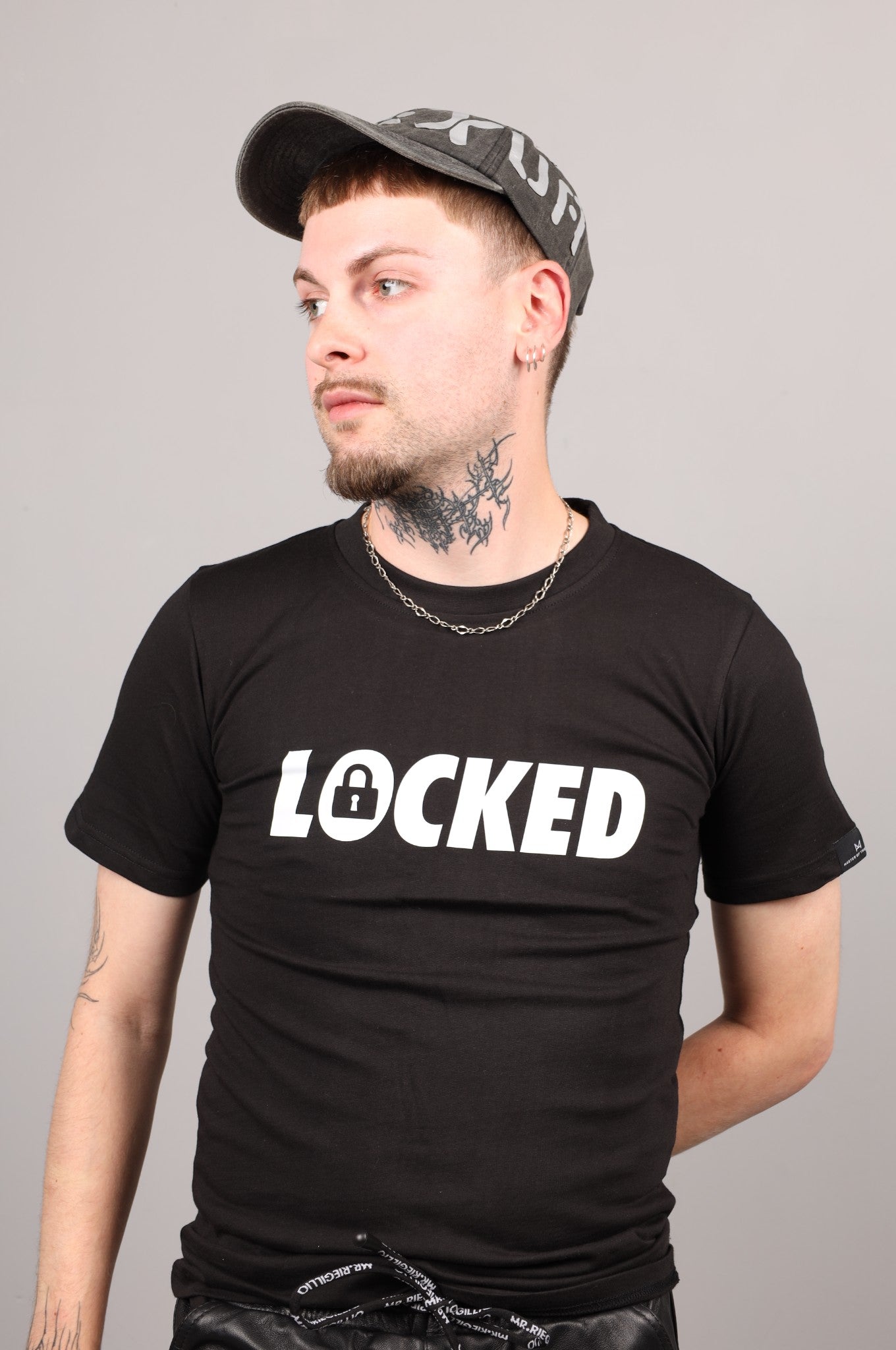 LOCKED - T-Shirt