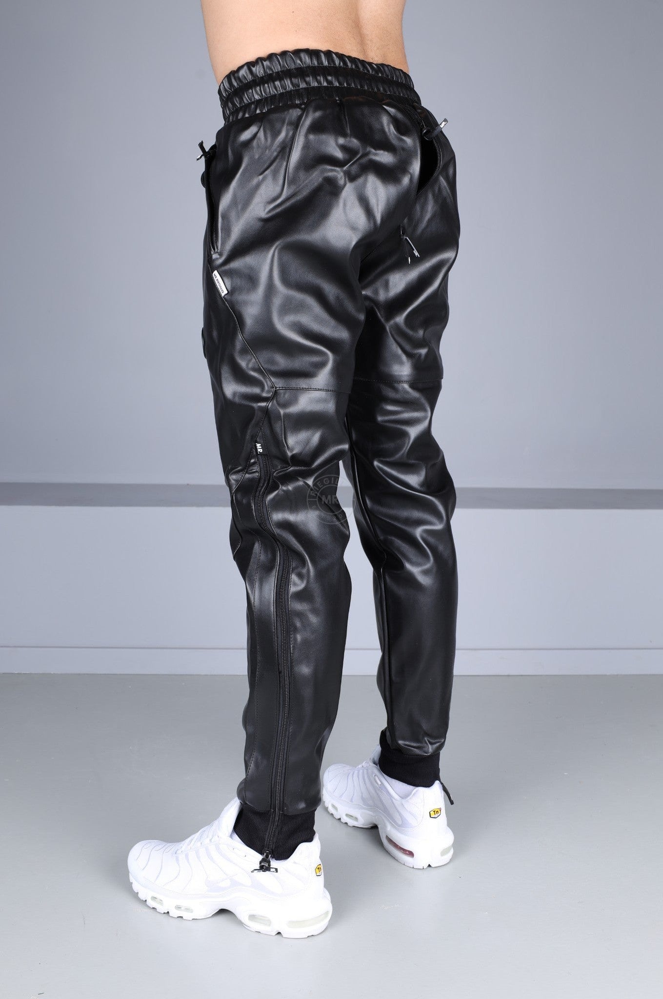 MR. 24 Tracksuit Pants Thru Zip - Black at MR. Riegillio