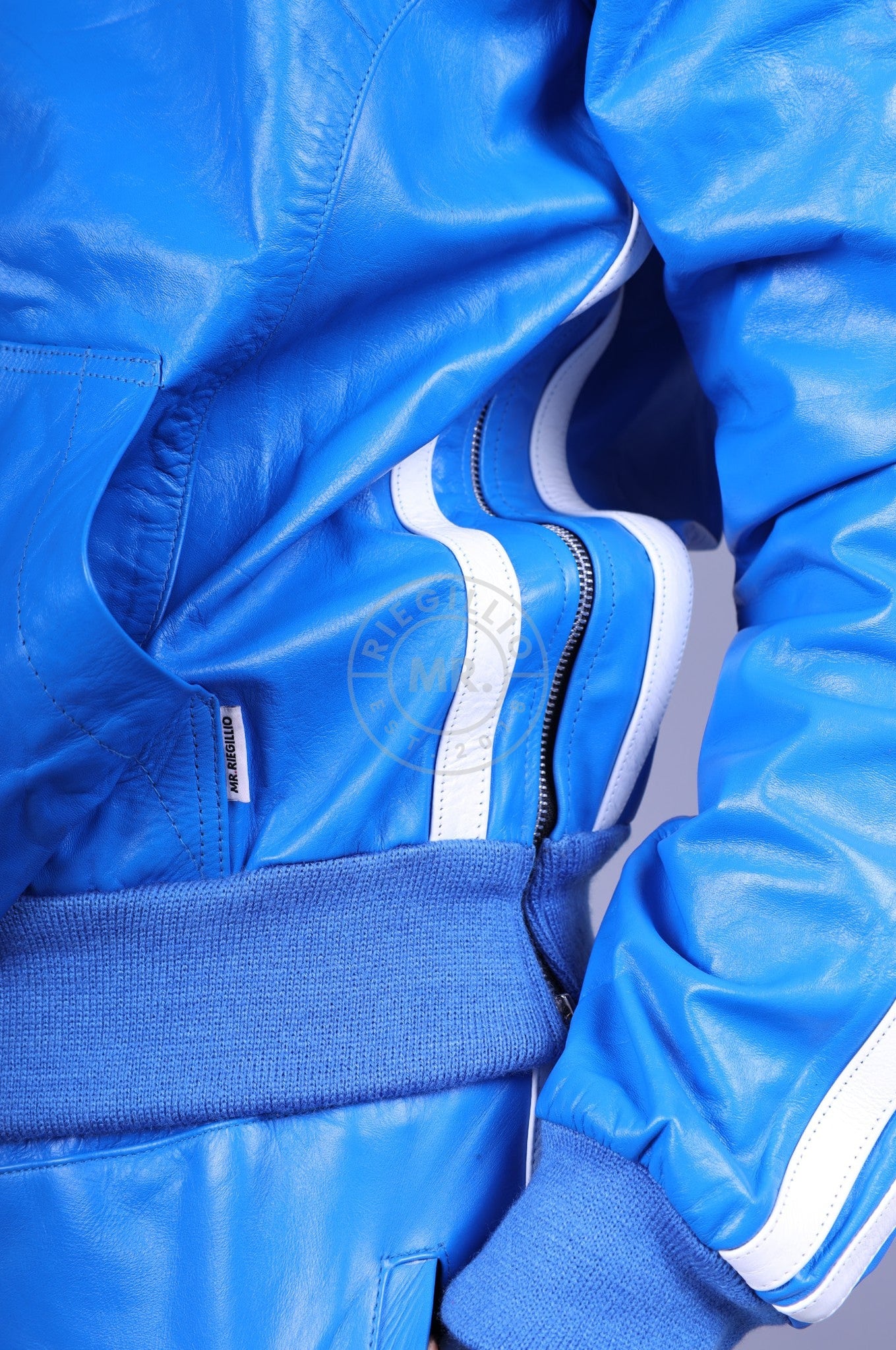 Blauer Sport-Kapuzenpullover aus Leder *AUSLAUFARTIKEL*