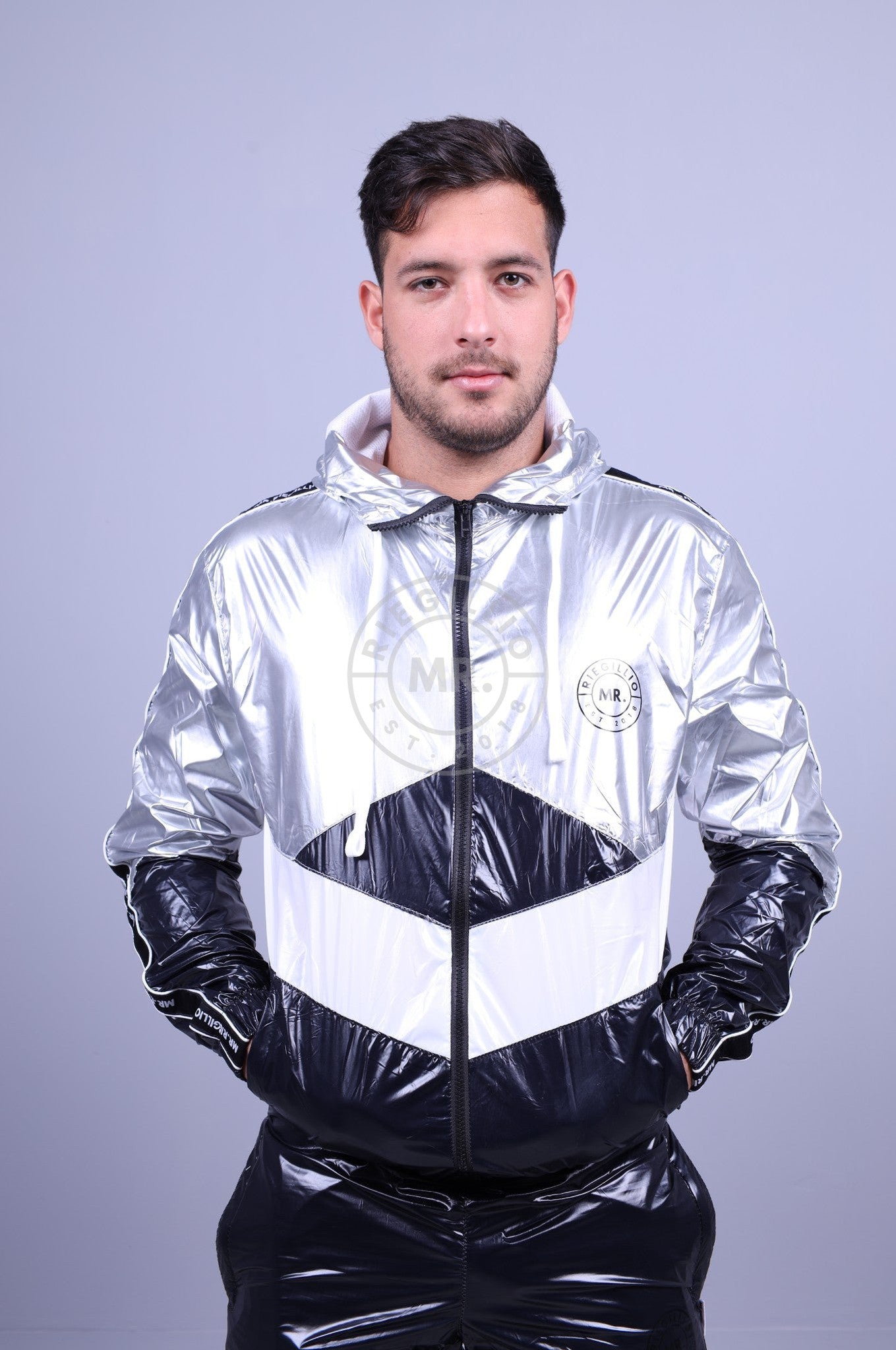 Glänzende Trainingsanzugjacke aus Nylon - Silberne Paneele