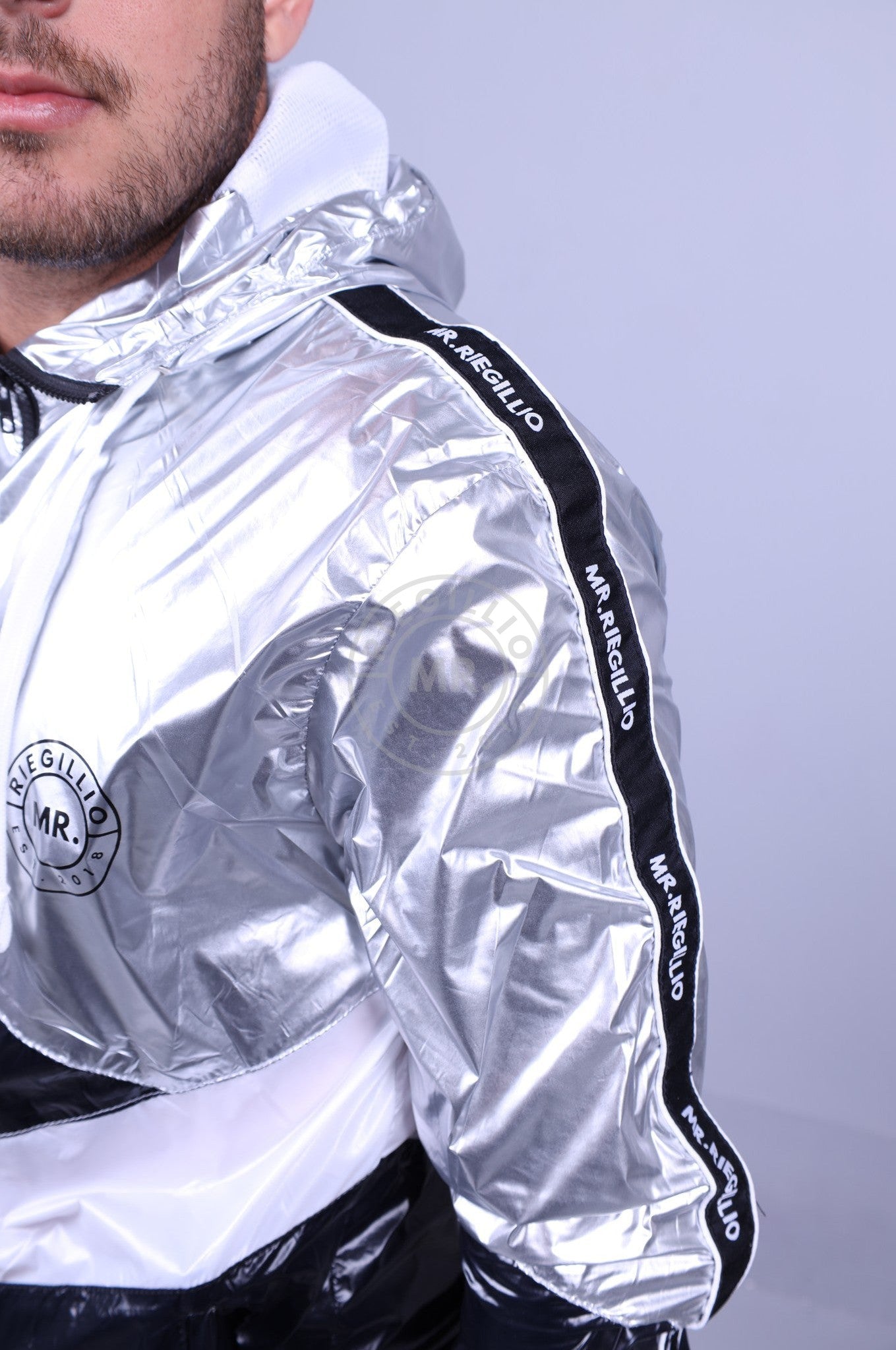 Glänzende Trainingsanzugjacke aus Nylon - Silberne Paneele
