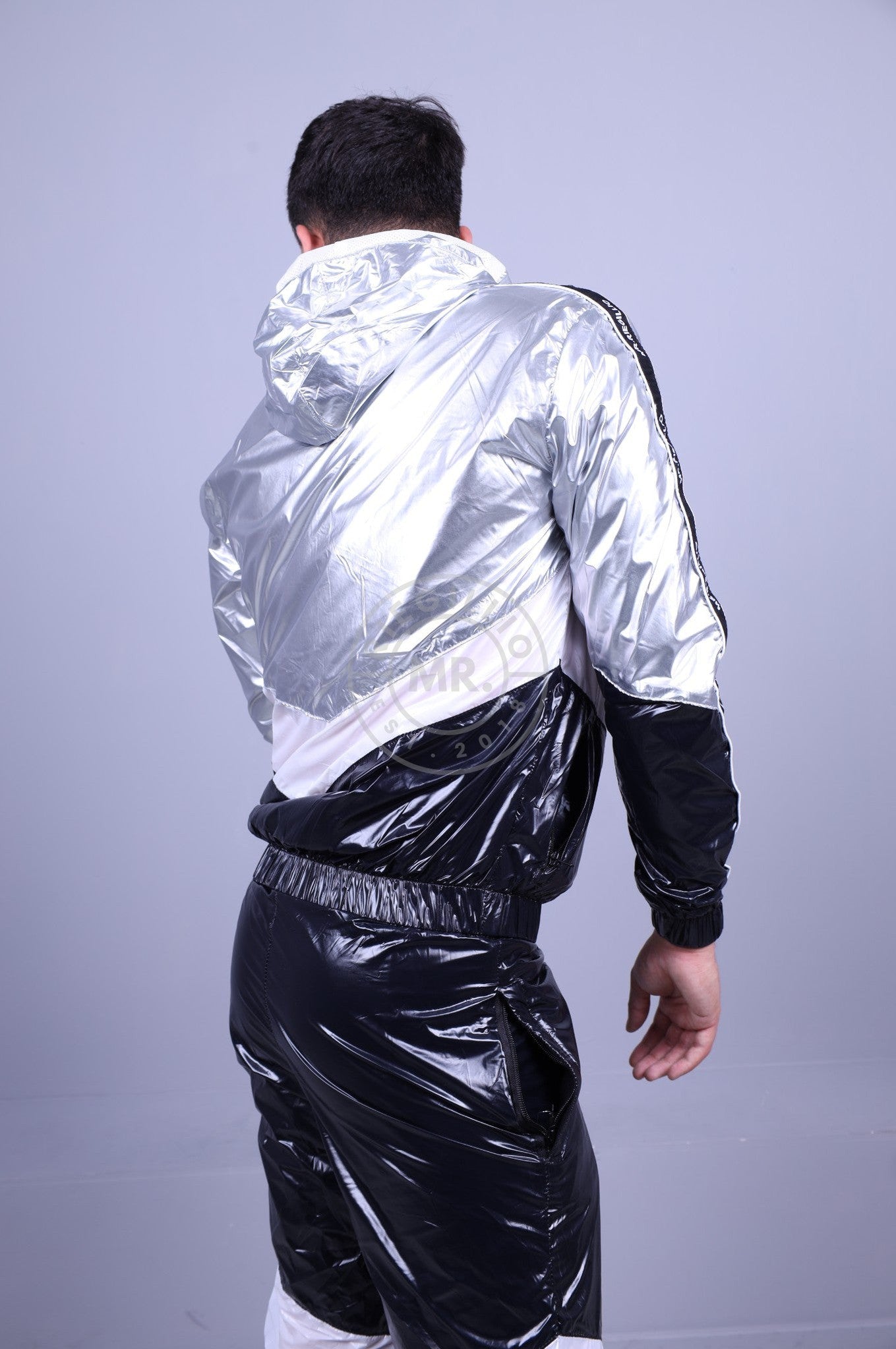 Glänzende Trainingsanzugjacke aus Nylon - Silberne Paneele