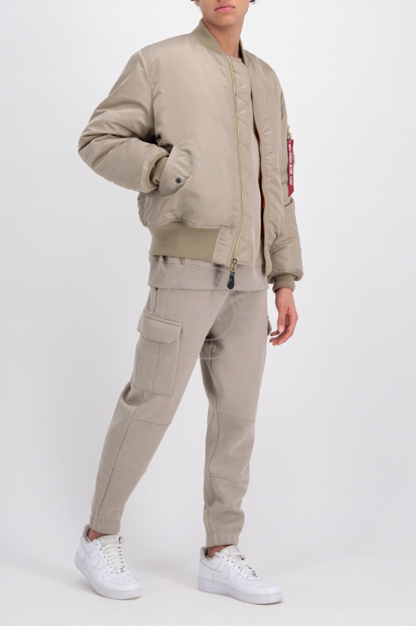 Alpha industries beige outlet bomber