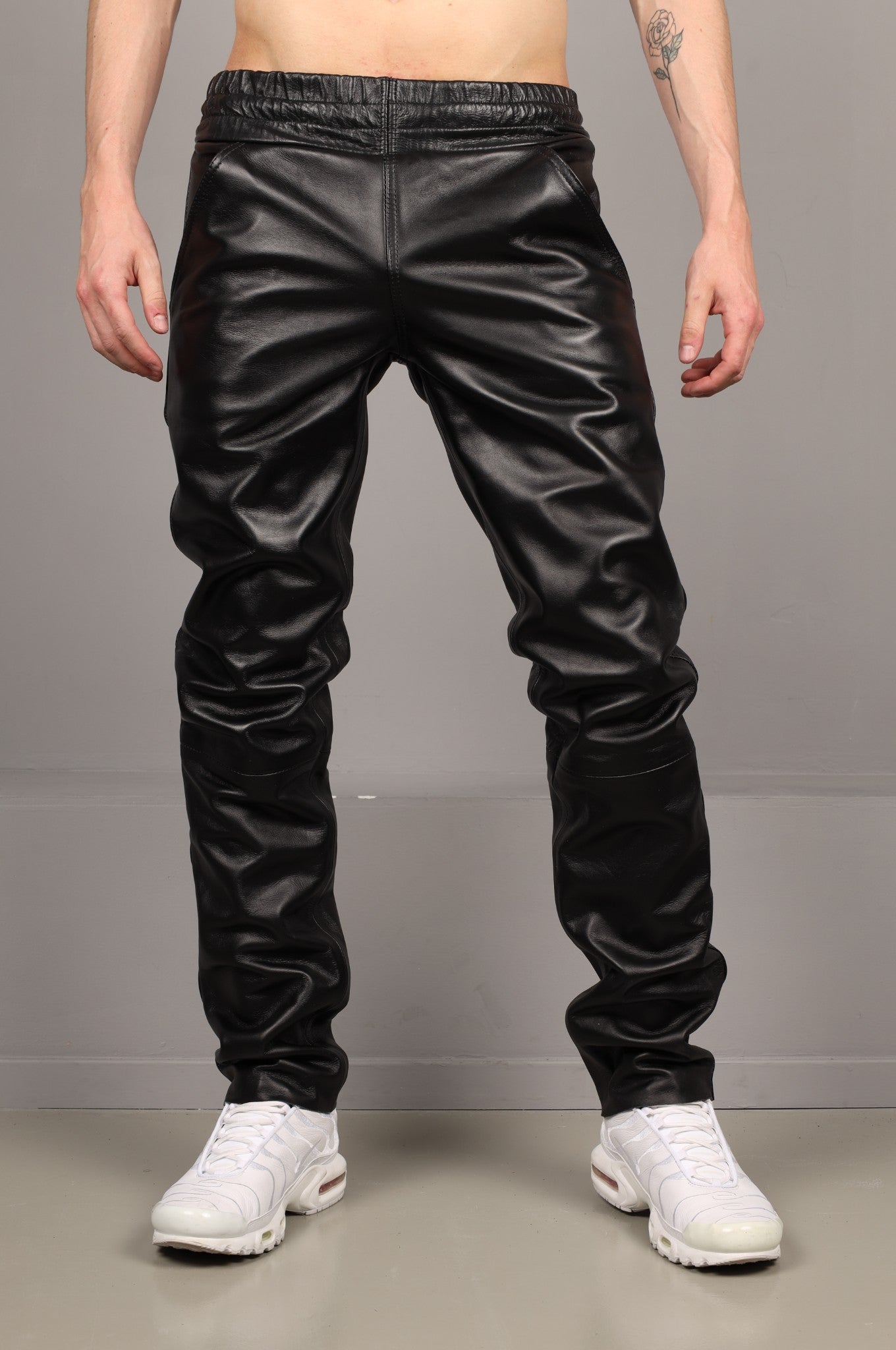 Schwarze Slim Fit Leder-Trainingshose