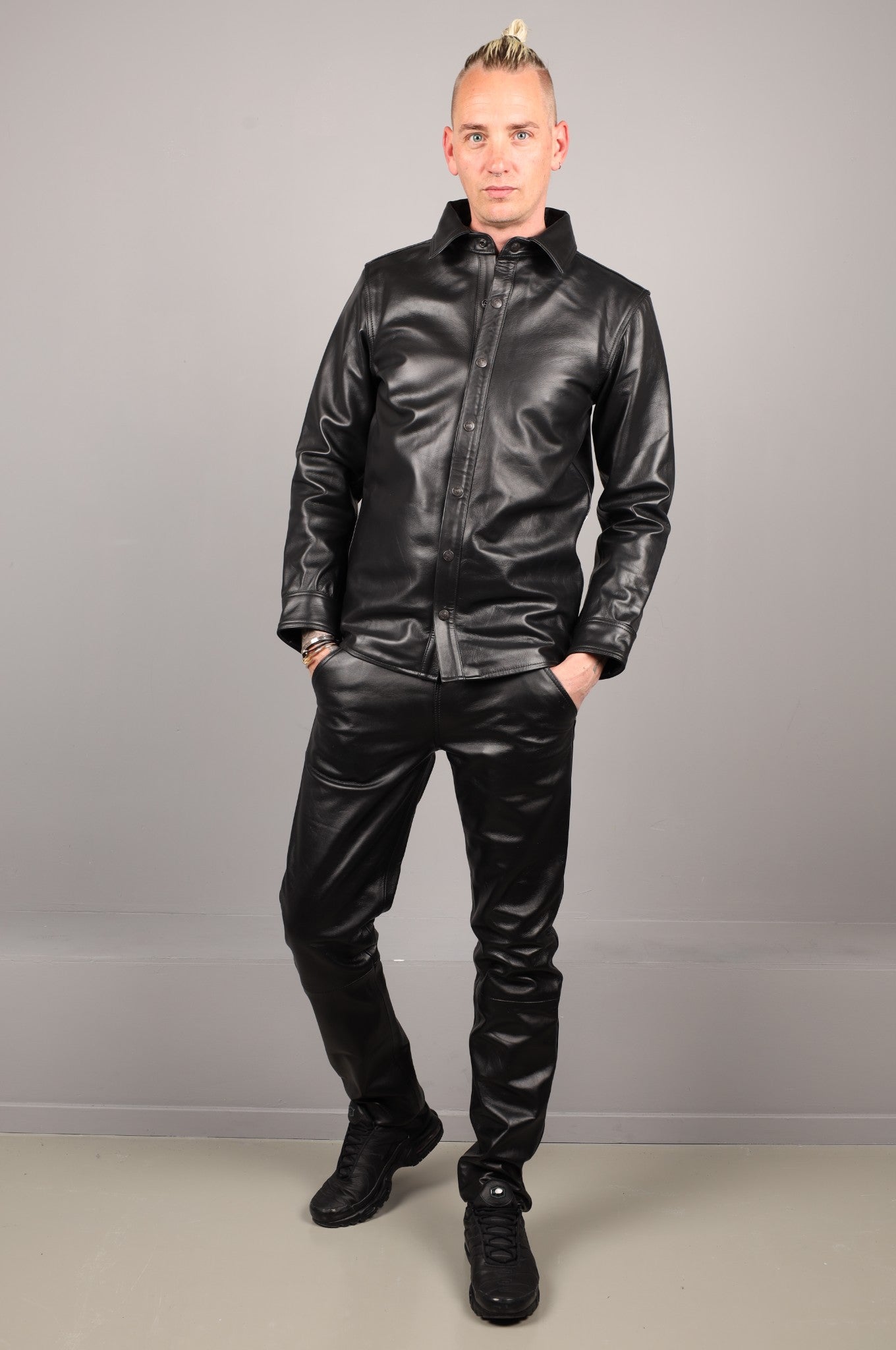 Schwarze Slim Fit Leder-Trainingshose