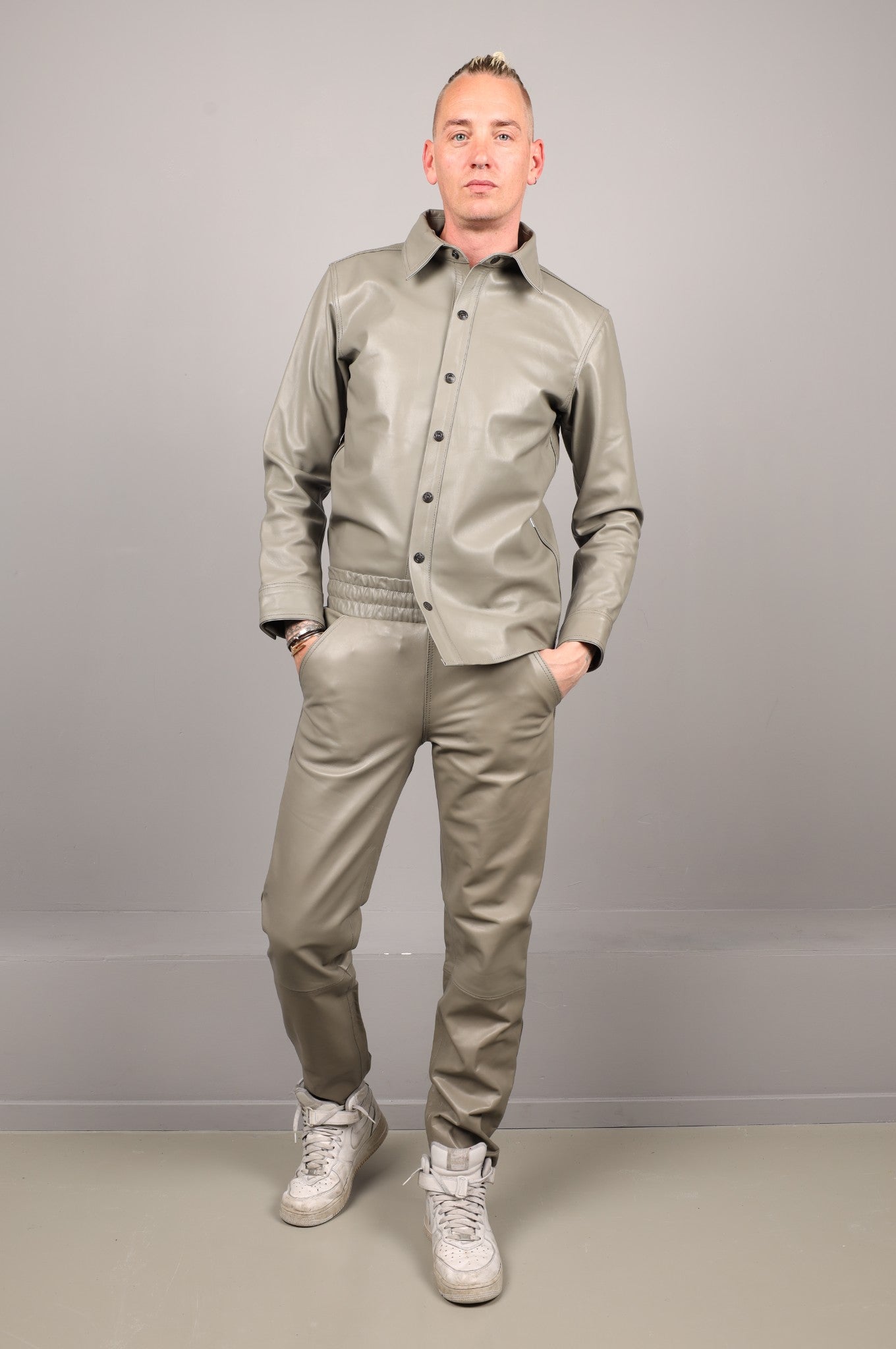 Graue Slim Fit Leder-Jogginghose