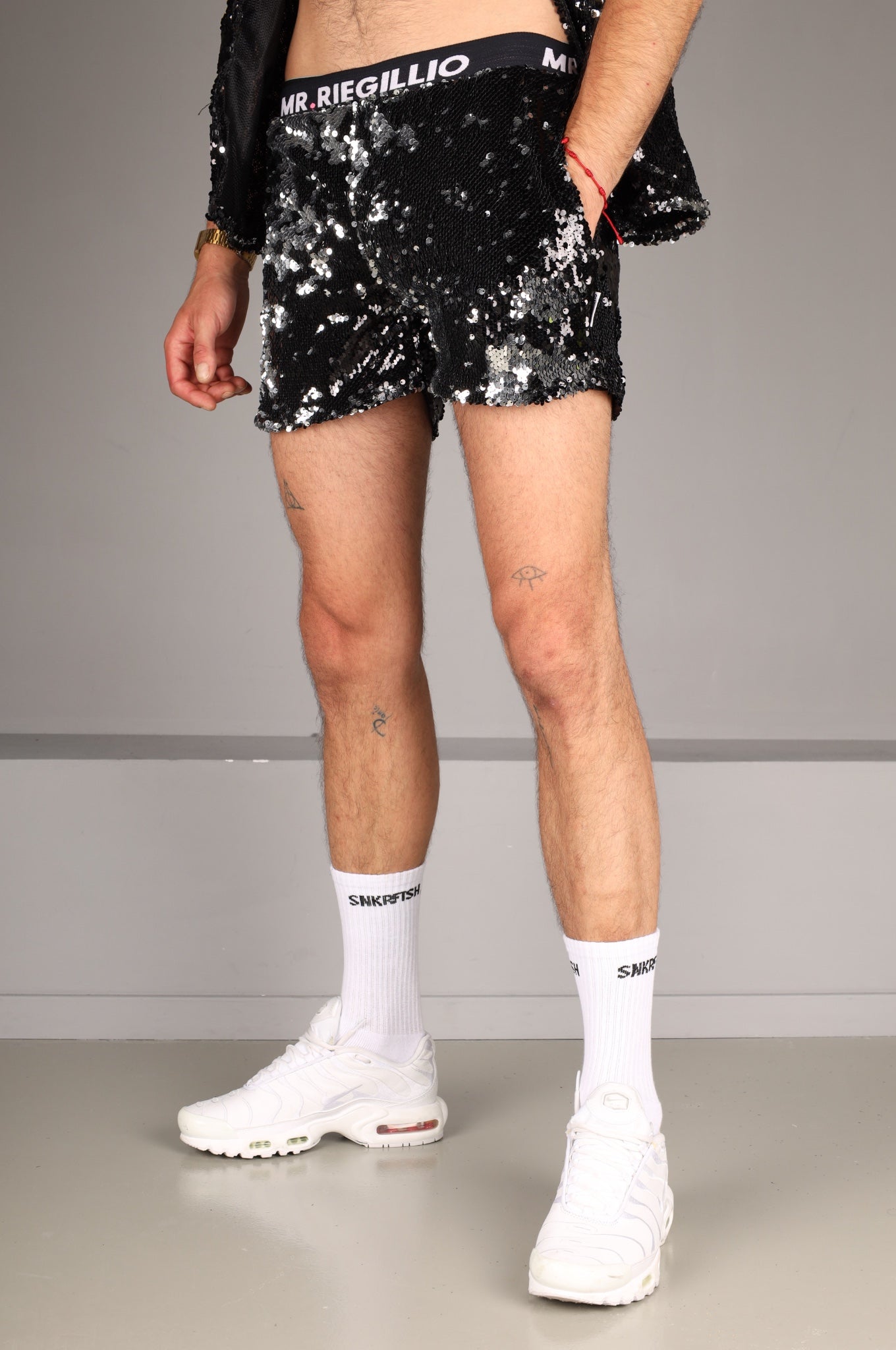 Schwarze/silberne Pailletten-Logo-Short