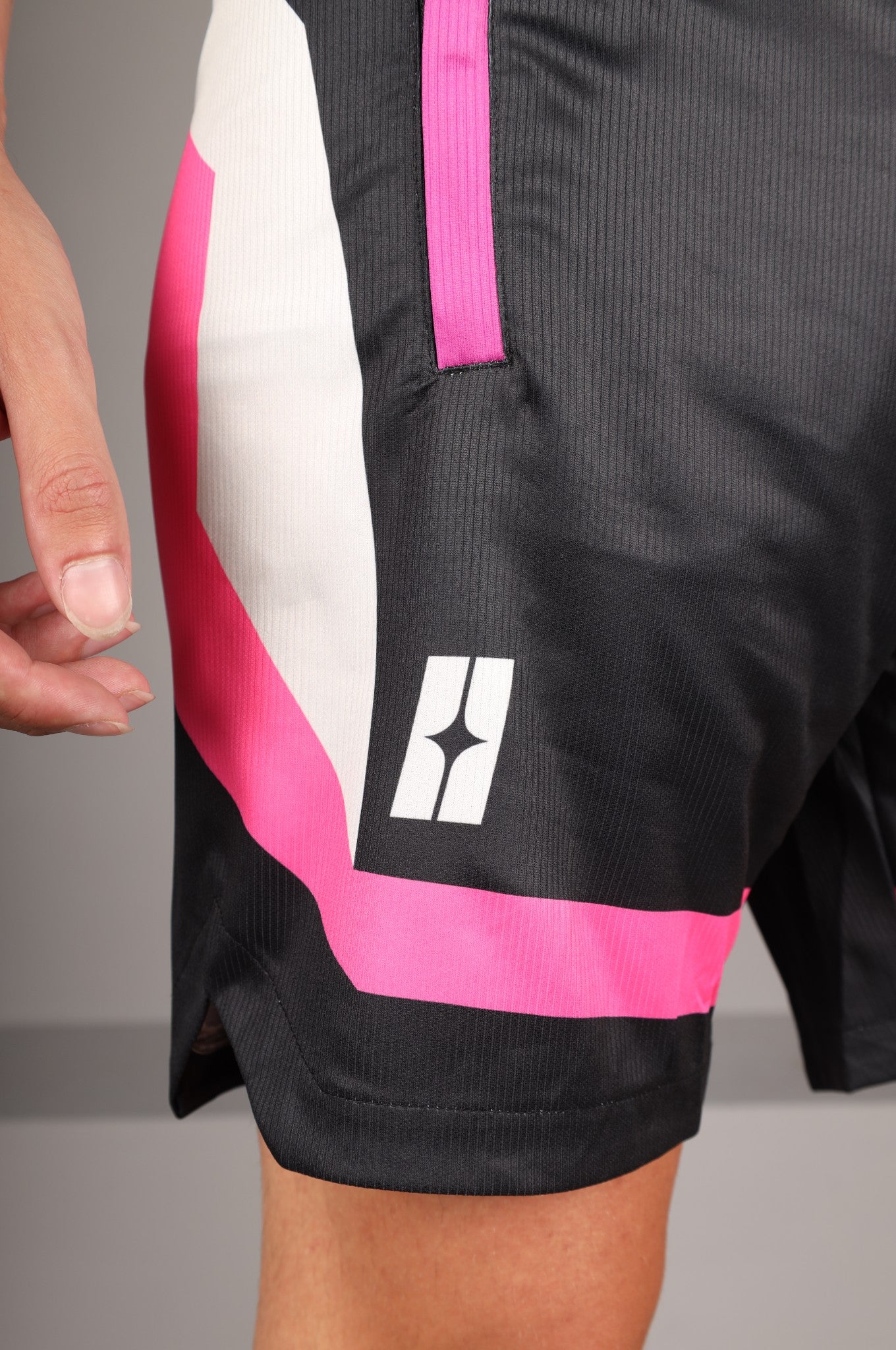 SNKRFTSH Sports Thru Zip Short SF24/7 - Pink