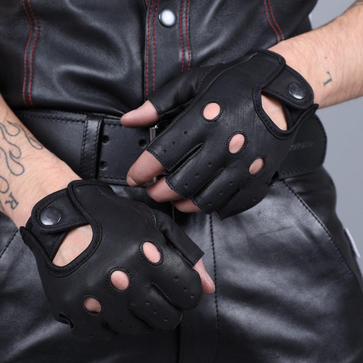 Schwarze Fingerlose Leder-Handschuhe bei MR. Riegillio