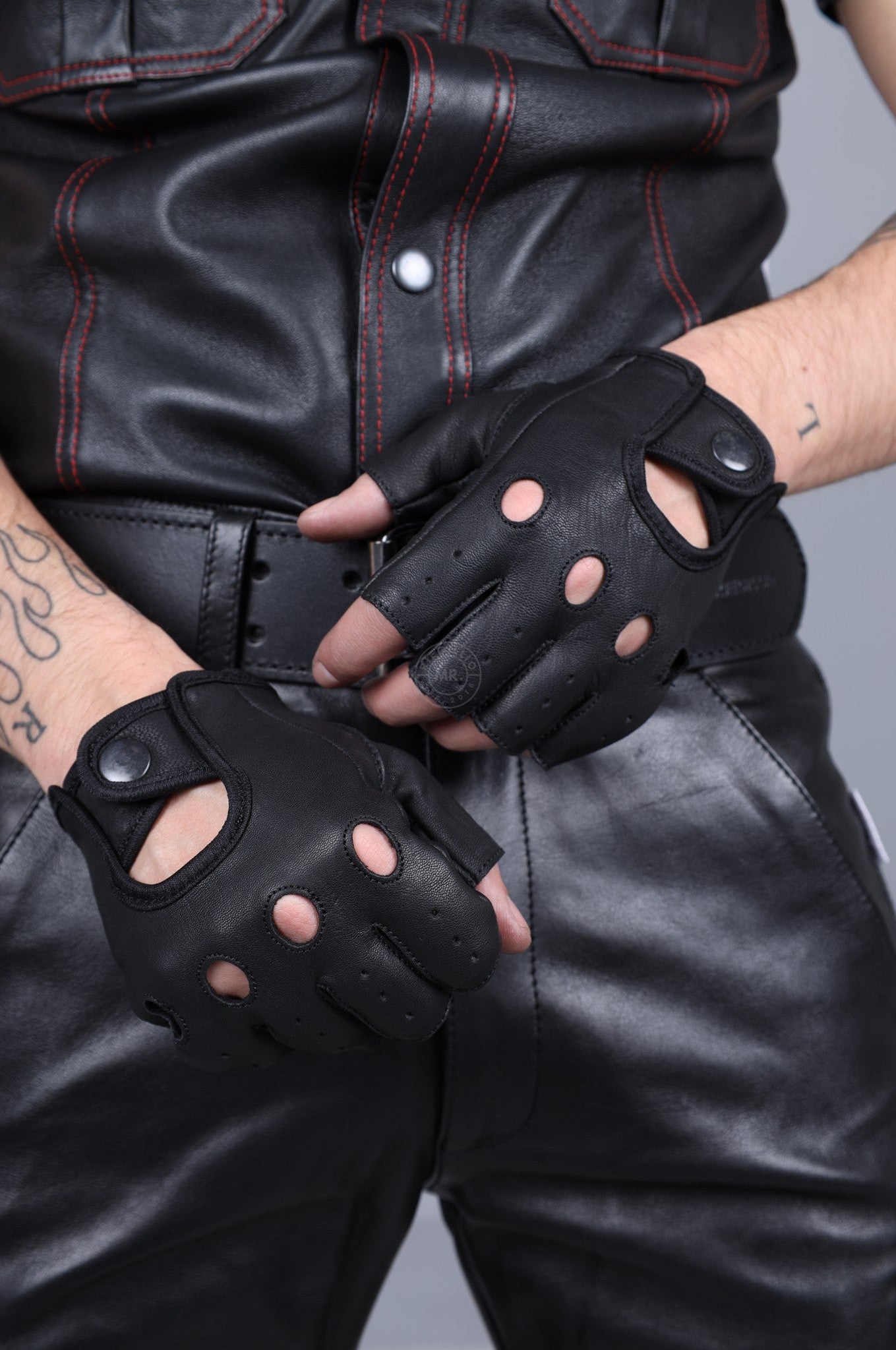 Black Leather Fingerless Gloves at MR. Riegillio