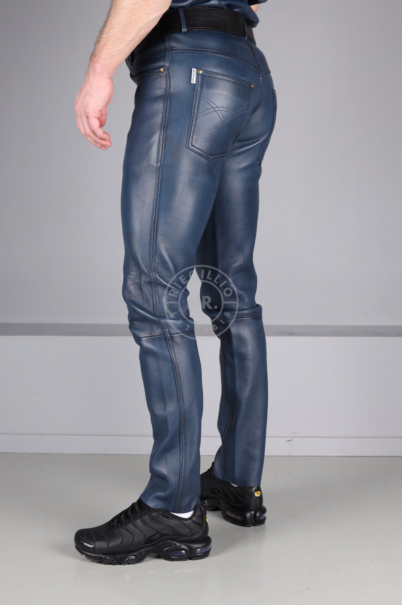 Washed Jeans Blue 5 Pocket Pants at MR. Riegillio