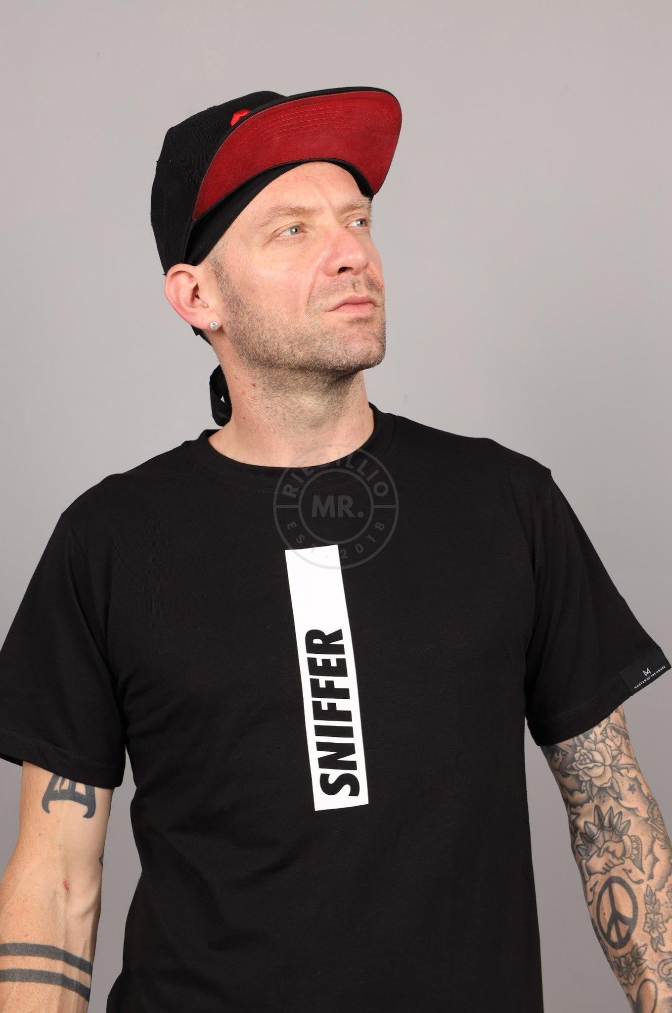 SNIFFER Pendant T-Shirt at MR. Riegillio