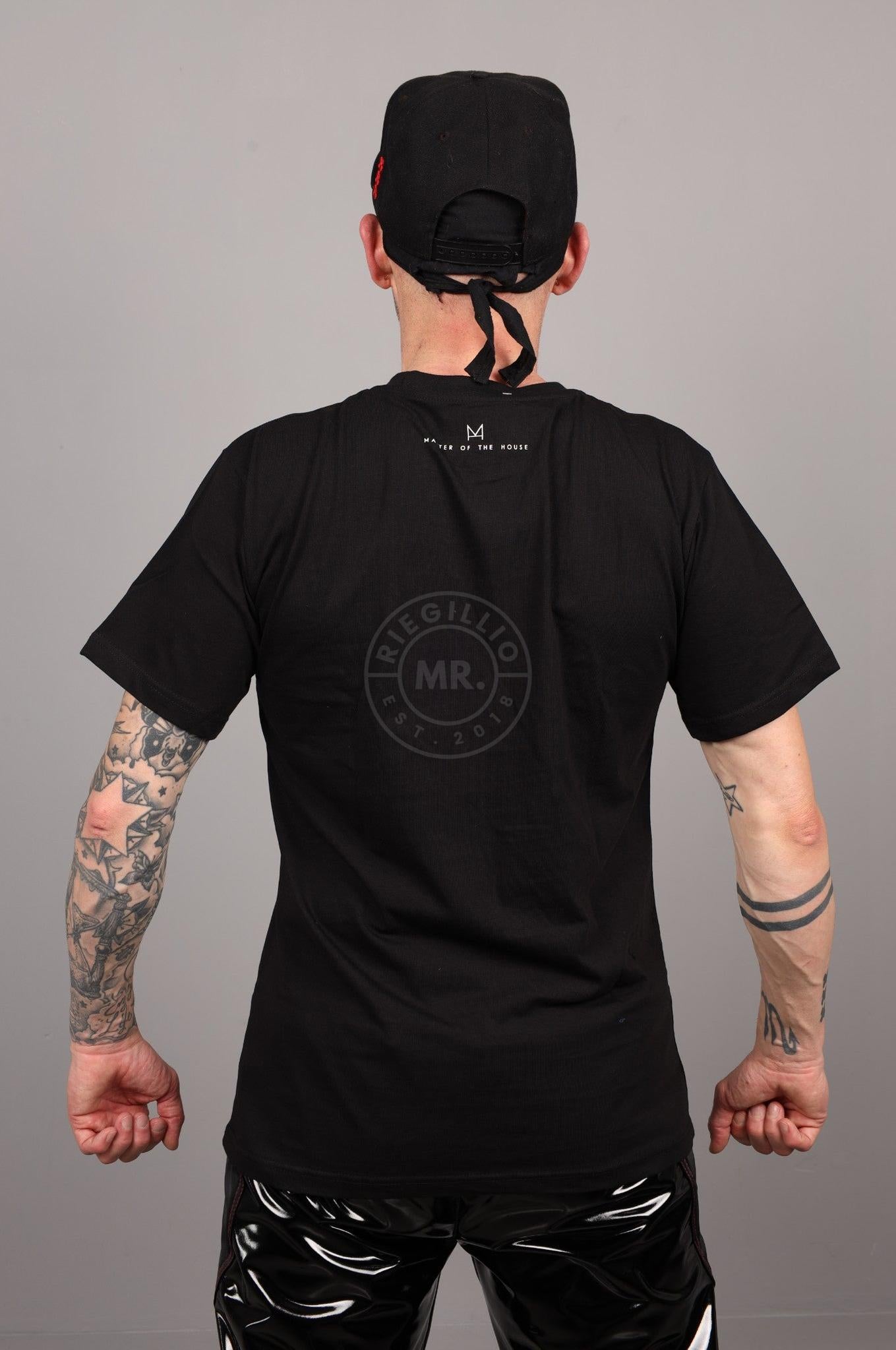 SNIFFER Pendant T-Shirt at MR. Riegillio