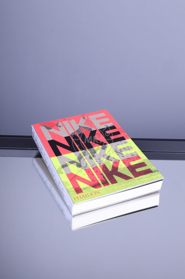 Table Book NIKE Sneakers